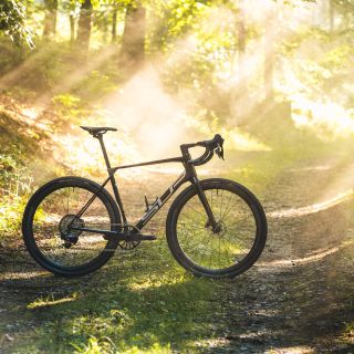 💯Když si stavíš uni bajk, jak na šotolinu tak i asfalt. Univerzál co tě nazklame a ještě dobře vypadá🔥 📷 Ondra Grund...